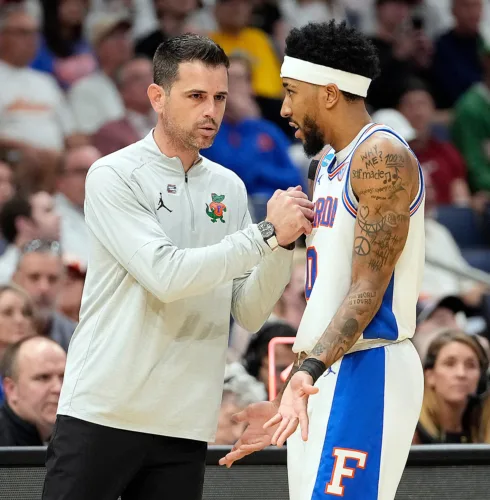 Florida tops AP preseason poll